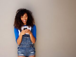 Qué enviar un mensaje de texto a una chica que acabas de conocer para asegurarte de que te envíe un mensaje de texto